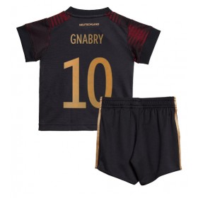 Fotbalový Komplet Německo Serge Gnabry 10 Dětské Venkovní Mistrovství Světa 2022 Krátký Rukáv (+ trenýrky)